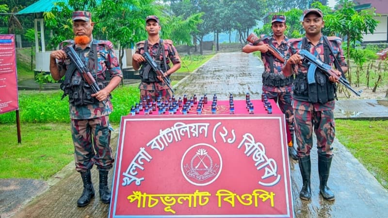শার্শার পাঁচভূলাট সীমান্তে ভারতীয় নিষিদ্ধ মাদক এসকাফ সিরাপ জব্দ