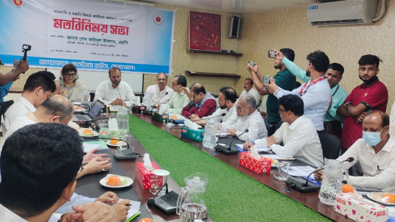 বেনাপোল কাস্টমসকে ব্যবসাবান্ধব হওয়ার তাগিদ প্রতিমন্ত্রীর “ছোটখাটো বিষয়ে হয়রানি না করে রাজস্ব ও বাণিজ্য বাড়ানোর আহ্বান”