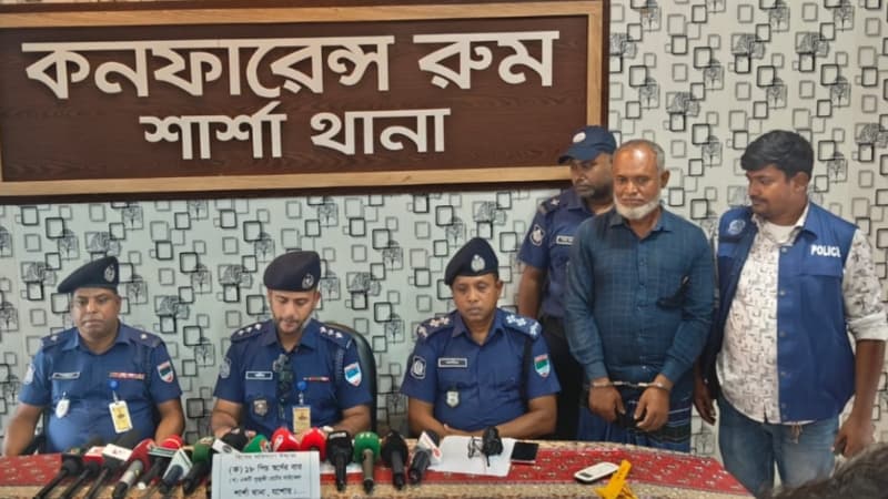 যশোরের শার্শায় ১৮টি স্বর্ণের বারসহ চোরাচালানকারী আলাউদ্দীন গ্রেপ্তার