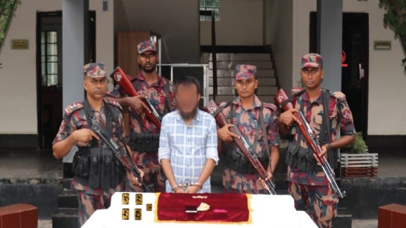 যশোরে কোটি টাকার স্বর্ণের বারসহ শার্শার তৌফিক আটক