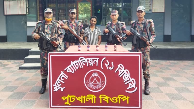 বেনাপোলে ৫ বোতল ভারতীয় এসকাফ সিরাপসহ আটক ১
