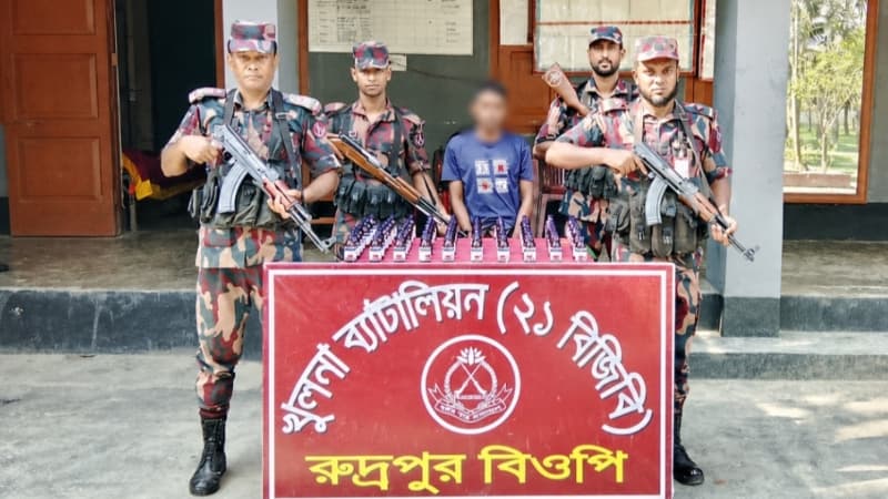 শার্শা সীমান্তে ৭০ বোতল ভারতীয় মাদক সিরাপসহ আটক ১