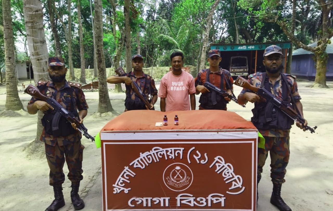 শার্শার গোগা সীমান্তে ভারতীয় নিষিদ্ধ সিরাপসহ এক ব্যক্তি আটক করেছে বিজিবি 