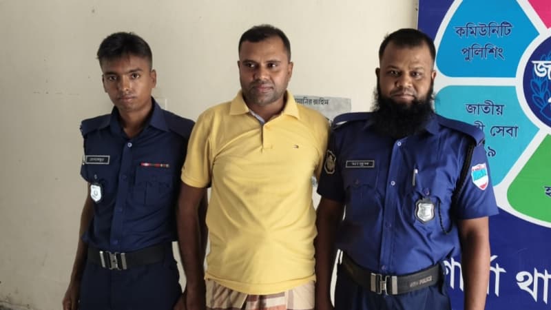 যশোরের শার্শায় বিয়ের প্রলোভন দেখিয়ে এক কলেজছাত্রীকে ধর্ষণের অভিযোগে আলী রেজা রাজু আটক