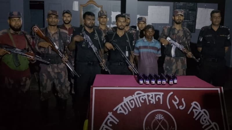 শার্শা সীমান্তে বিজিবি-র‍্যাবের যৌথ অভিযানে মাদকসহ আটক ১
