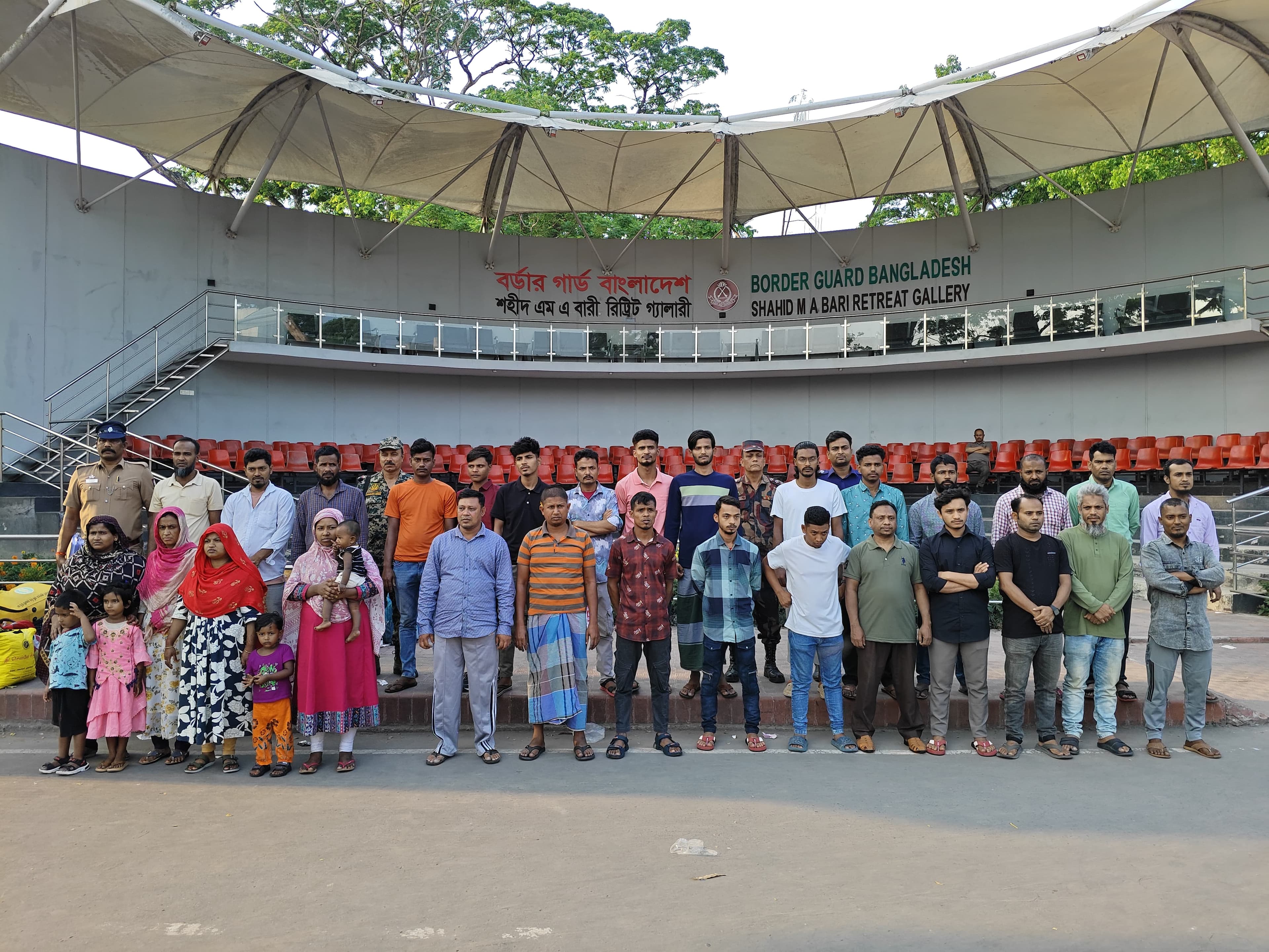 ভারত আটক ৩৩ বাংলাদেশিকে বেনাপোল চেকপোস্ট দিয়ে স্বদেশে ফেরত