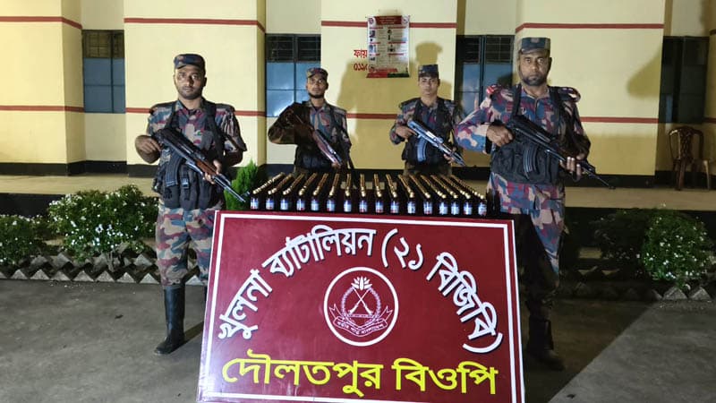 বেনাপোলের দৌলতপুর সীমান্তে ২৭০ বোতল ভারতীয় মাদক সিরাপ জব্দ