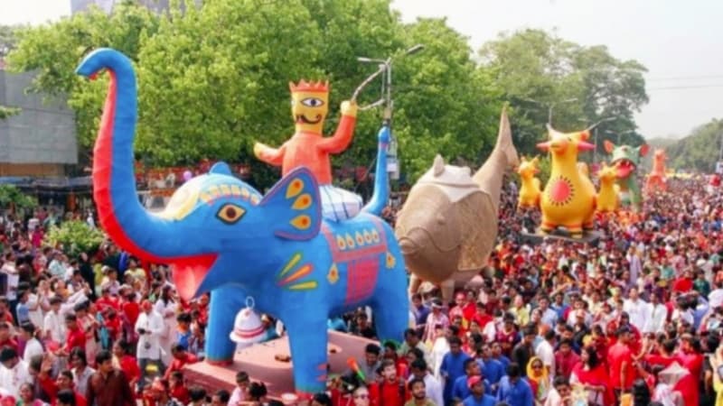 নববর্ষে দেশজুড়ে উৎসবের আমেজ, শোভাযাত্রা ও কনসার্টে মুখর চারপাশ