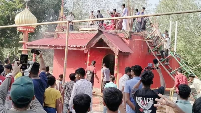 দরবারপ্রধানকে পিটিয়ে হত্যা: “এখনো বেঁচে আছে, মারো”-হামলাকারীদের নৃশংসতা