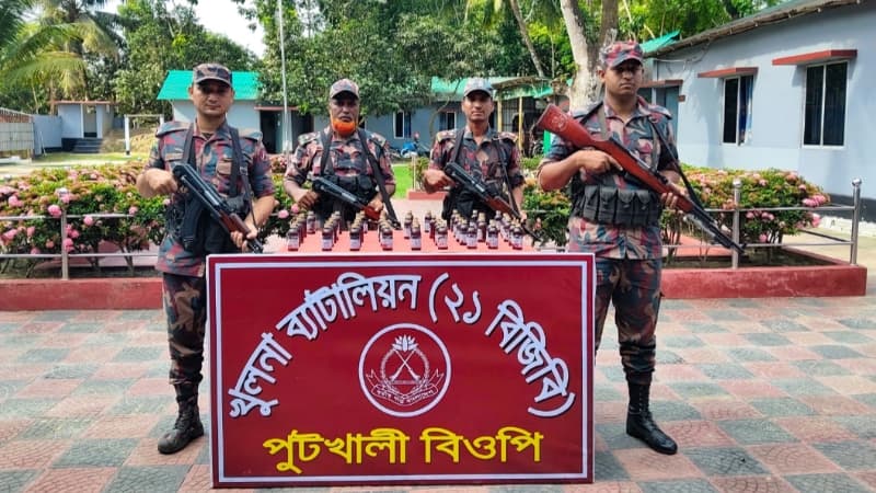 পুটখালী সীমান্তে ৫০ বোতল ভারতীয় উইনিক্স সিরাপ আটক