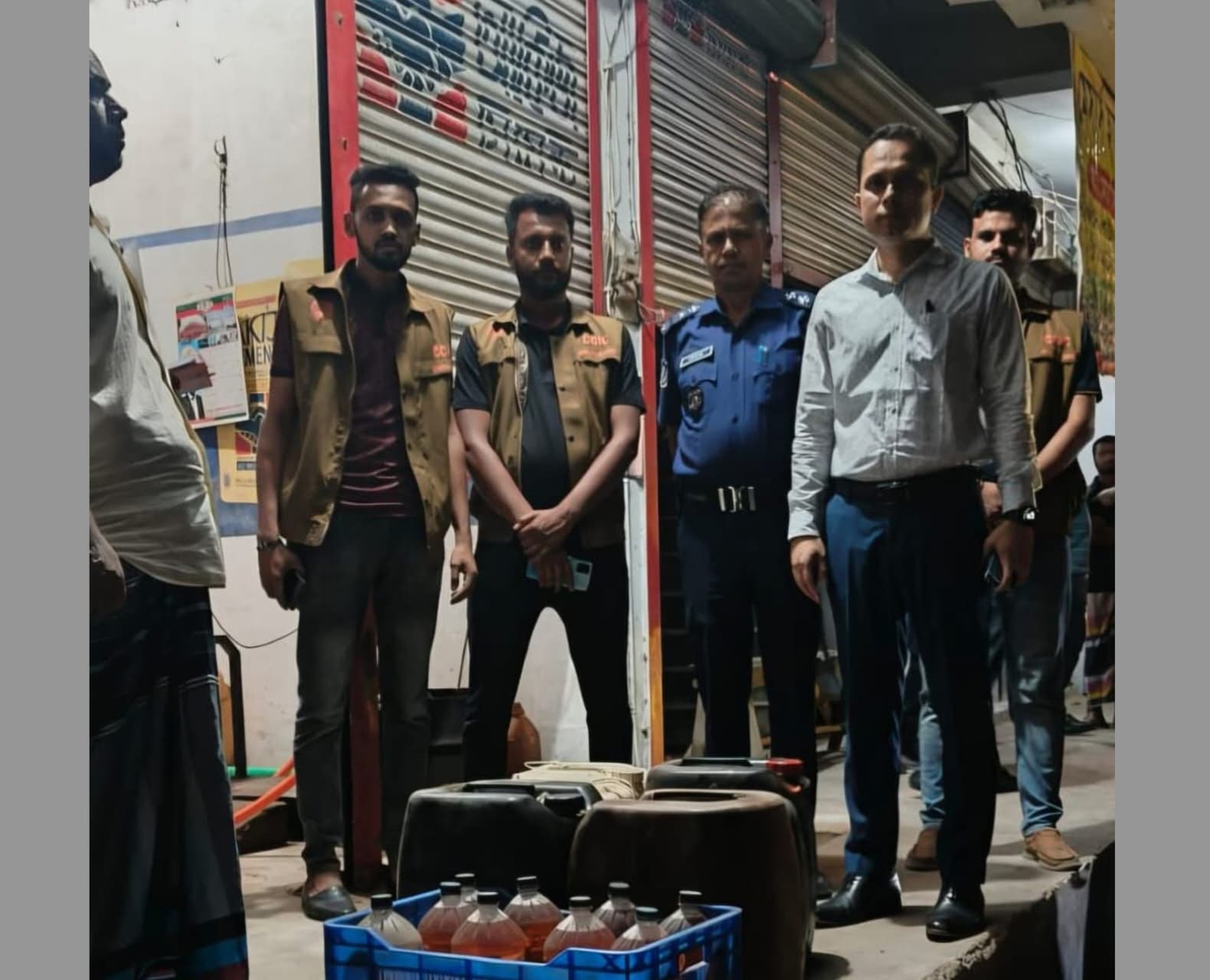 যশোরের শার্শা’য় ভ্রাম্যমাণ আদালতের অভিযানে জ্বালানি তেল জব্দ ও নগদ টাকা জরিমানা