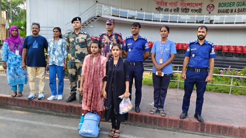 ভারত থেকে বেনাপোল দিয়ে দেশে ফিরলেন দুই নারী