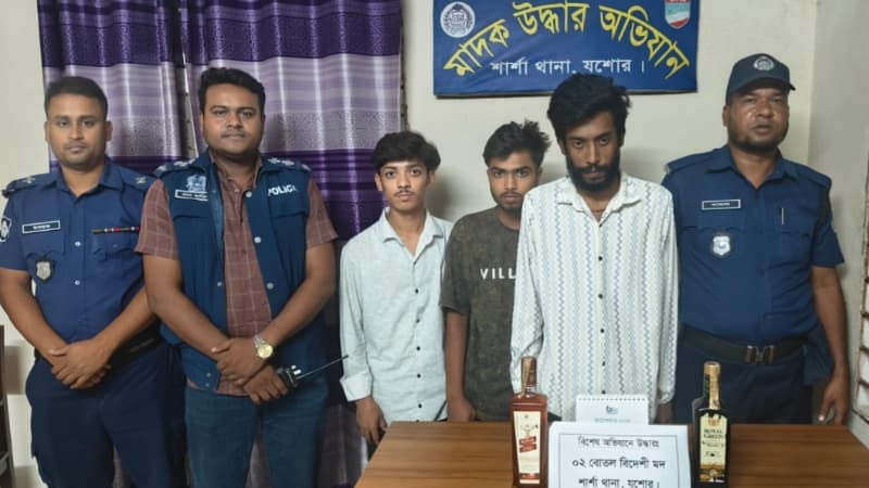 শার্শায় মদসহ তিন যুবক গ্রেপ্তার