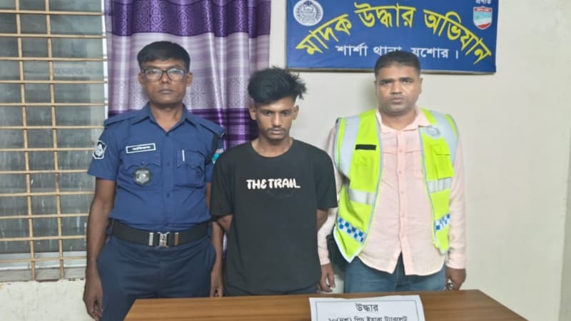 শার্শার পল্লী থেকে ইয়াবাসহ আটক ১