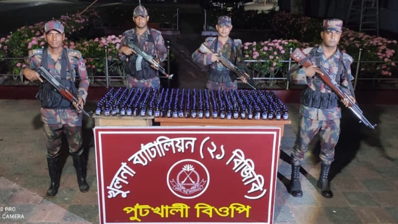 পুটখালী সীমান্তে বিজিবির অভিযানে ৩৩৭ বোতল ভারতীয় এসকাফ সিরাপ জব্দ