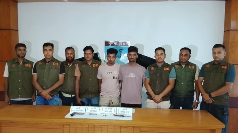 যশোরে শীর্ষ সন্ত্রাসী অনিক হাসান অনি ও তার সহযোগী অস্ত্র-গুলিসহ গ্রেফতার