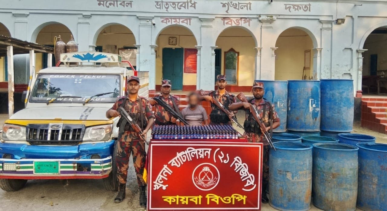 শার্শা সীমান্তে ৩৮৯ বোতল নেশাজাতীয় সিরাপসহ আটক ১