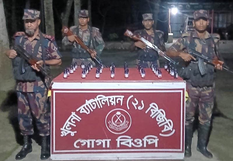 শার্শার গোগা সীমান্তে বিজিবির অভিযানে ৪২ বোতল ভারতীয় এসকাফ সিরাপ জব্দ
