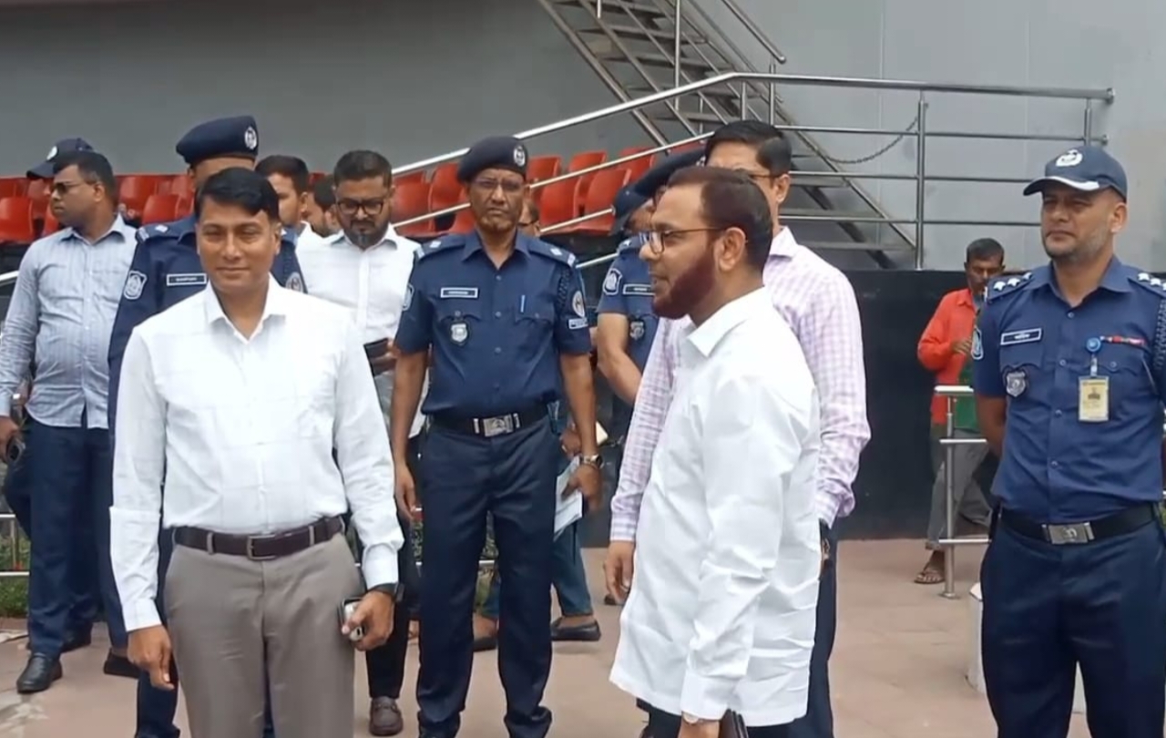 বেনাপোল ইমিগ্রেশন পরিদর্শন করেছেন এসবি প্রধান নুরুল আমিন