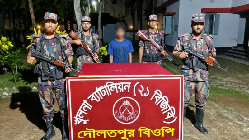 বেনাপোল সীমান্তে ১০ পিস ইয়াবাসহ  তাজিম হোসেন তাজ নামে যুবক আটক