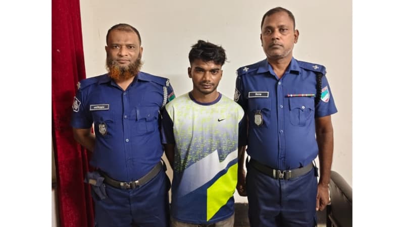 শার্শায় পুলিশের অভিযানে সুমন হোসেন নামে এক ছাত্রলীগের কর্মী গ্রেপ্তার