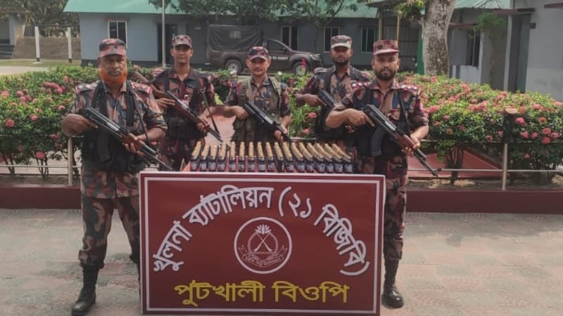 বেনাপোলের পুটখালী সীমান্তে ২৭২ বোতল ভারতীয় উইনিক্স সিরাপ জব্দ করেছে বিজিবি