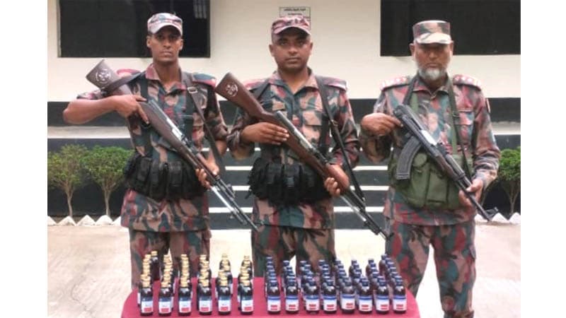 যশোরের বেনাপোল ও হিজলী সীমান্তে বিজিবির অভিযানে ভারতীয় মাদক ও চোরাচালানি পণ্য জব্দ