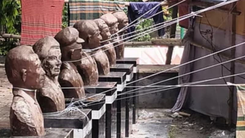 টাঙ্গাইলে বীরশ্রেষ্ঠদের ভাস্কর্যের গলায় মেলার দড়ি, ক্ষোভ-নিন্দার ঝড়