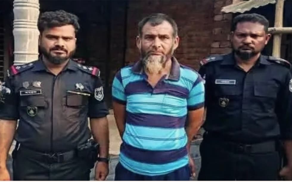 তেল না পেয়ে পাম্প ম্যানেজারকে ট্রাকচাপা দিয়ে হত্যা: ঘাতক চালক র‌্যাবের হাতে গ্রেফতার