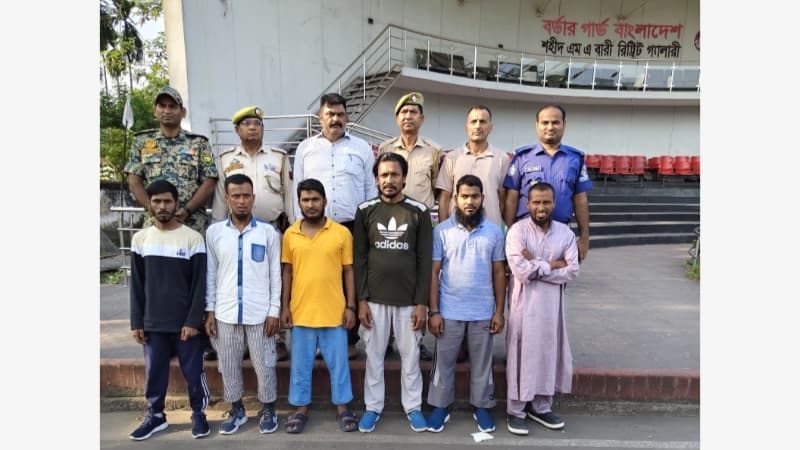 ভারত থেকে ট্রাভেল পারমিটে বেনাপোল দিয়ে দেশে ফিরলেন ৬ বাংলাদেশি