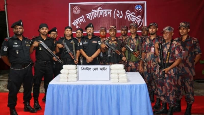 খুলনায় বিজিবি-এসআরবির যৌথ অভিযানে ৬.৫৯৭ কেজি আইস উদ্ধার
