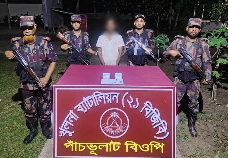 শার্শা সীমান্তে বিজিবির অভিযানে ইয়াবা ও গাঁজাসহ আটক ১