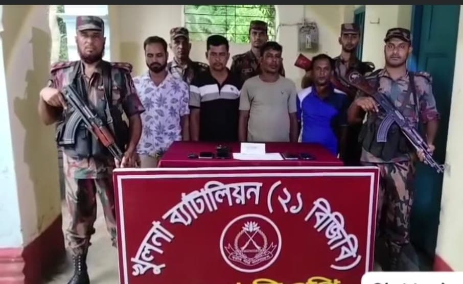 শার্শা সীমান্তে ৪৬পিস ইয়াবা নিয়ে ২ ইউপি সদস্যসহ আটক ৪
