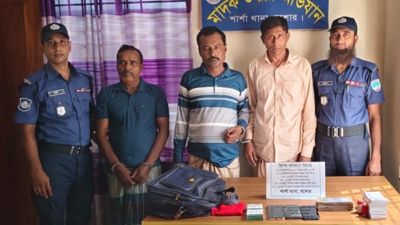 শার্শায় প্রতারক চক্রের ৩ সদস্য গ্রেপ্তার, ২ লাখ ৭৬ হাজার টাকা উদ্ধার