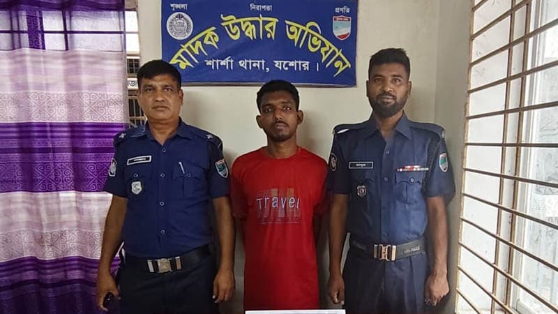  শার্শায় ইয়াবাসহ আলমগীর নামে যুবক আটক