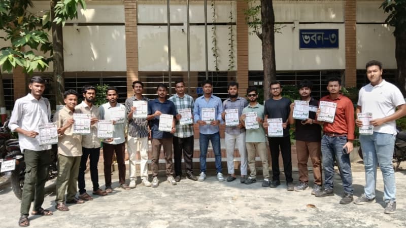 তেজগাঁও কলেজে ডেঙ্গু প্রতিরোধে ছাত্রদলের লিফলেট বিতরণ