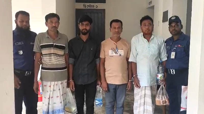 শার্শায় গভীর রাতে পুলিশের অভিযান, তৃণমূল আওয়ামী লীগের ৪ নেতা-কর্মী গ্রেপ্তার