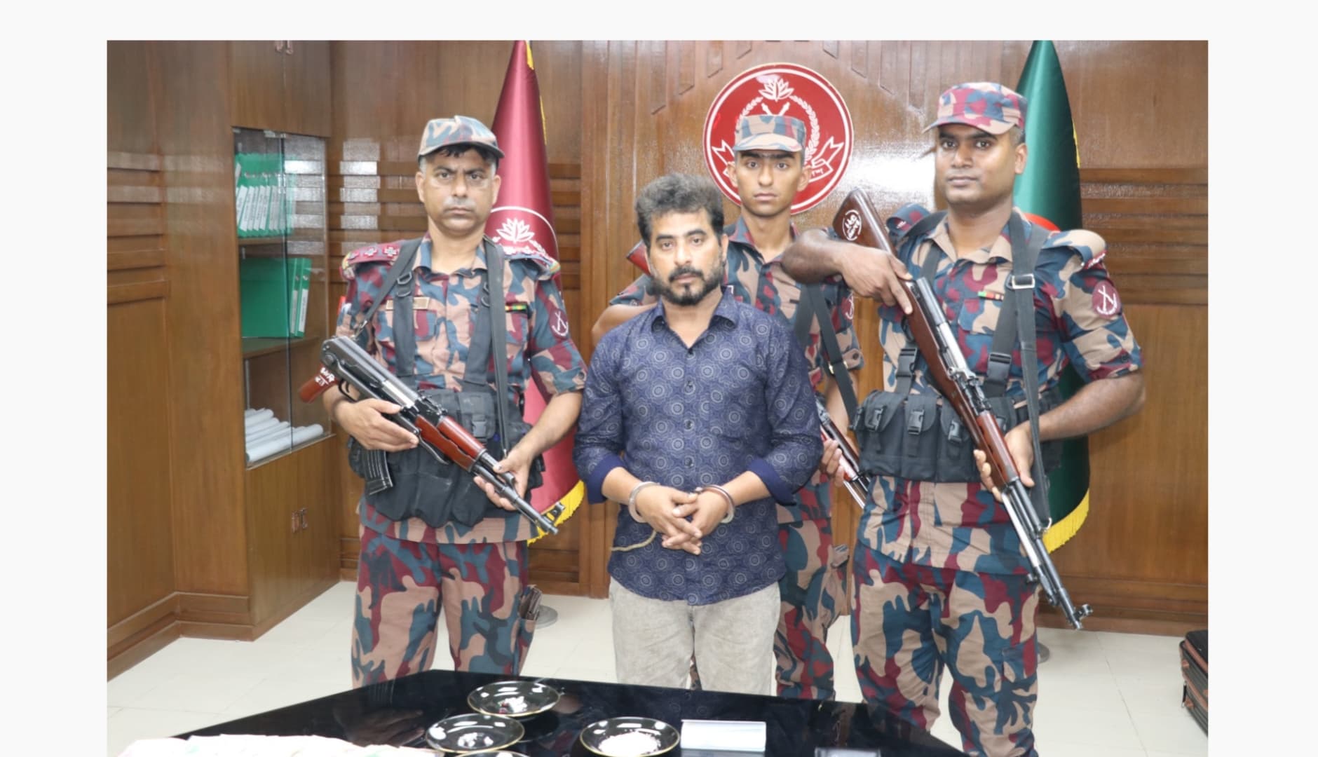 যশোরে ৬ কোটি টাকার ডায়মন্ডসহ ভারতীয় নাগরিক আটক