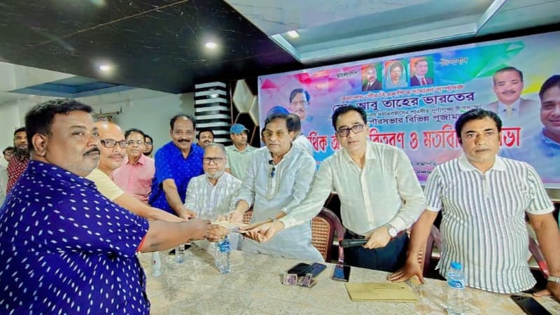 বেনাপোলে পূজামণ্ডপে বিএনপি নেতা ভারতের অনুদান