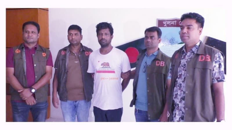যশোরে অস্ত্র মামলায় শীর্ষ সন্ত্রাসী ‘খোঁড়া কামরুল’ গ্রেপ্তার