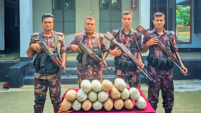 সীমান্তে বিজিবির অভিযানে মাদক ও চোরাচালানি পণ্য জব্দ