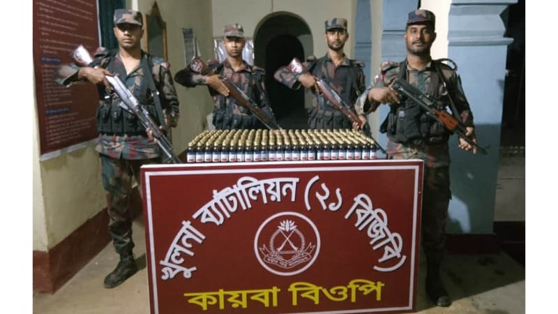 শার্শা সীমান্তে ৩৪৫ বোতল উইনিক্স মাদক সিরাপ জব্দ