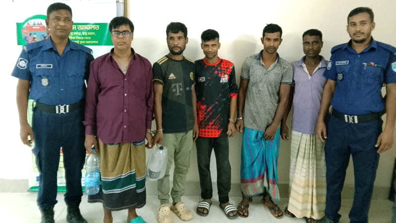 বেনাপোলে আওয়ামী লীগের দুই সদস্যসহ গ্রেপ্তার ৫