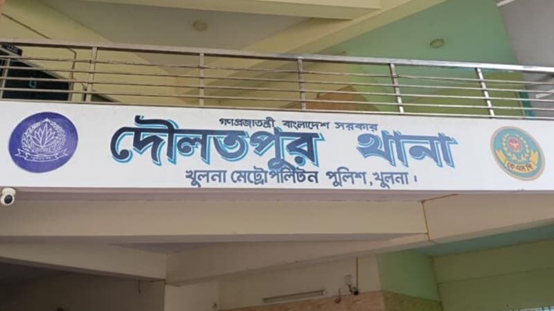 খুলনায় ফজরের নামাজের সময় মসজিদে গুলি, দুই মুসল্লি আহত