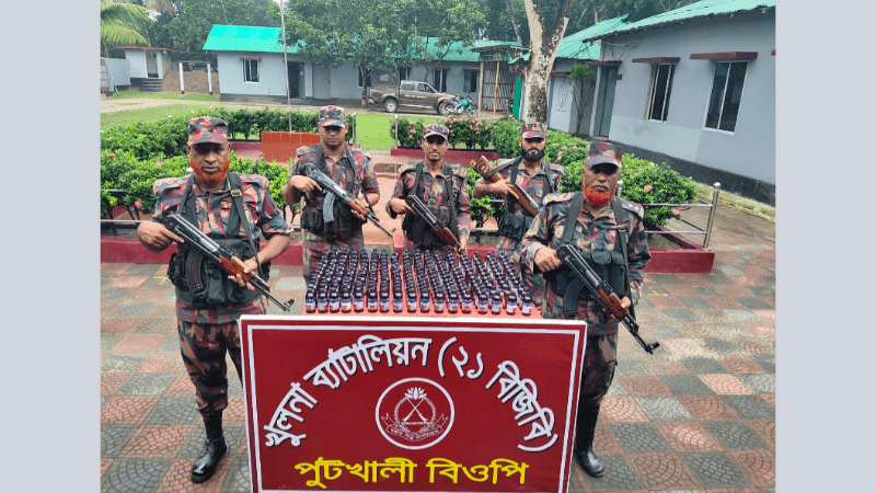 বেনাপোল সীমান্তের পুটখালীতে বিজিবির অভিযানে ২০২ বোতল ভারতীয় মাদক সিরাপ আটক