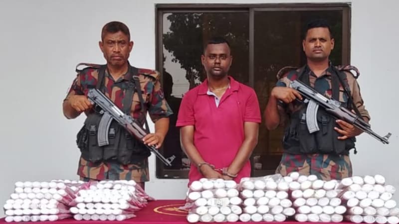বেনাপোল সীমান্তে বিজিবির অভিযানে বিপুল পরিমাণ ভারতীয় চোরাচালানী পণ্য জব্দ, আটক ১