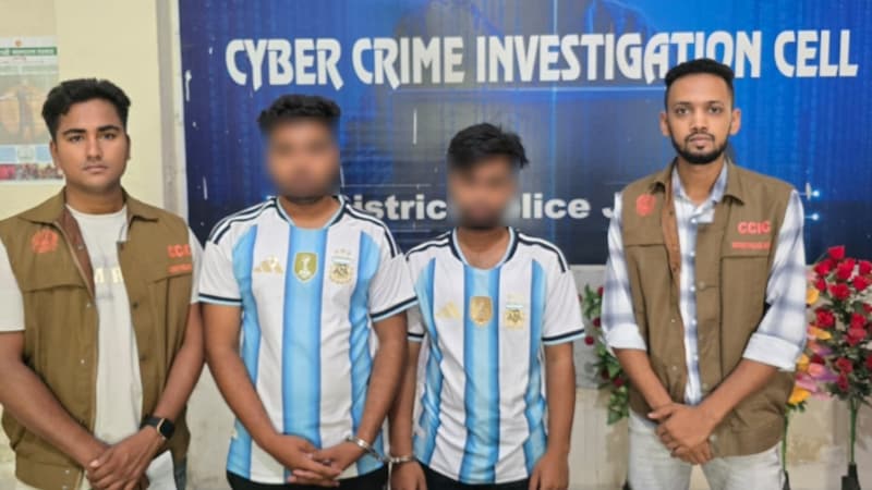 যশোরে অনলাইন জুয়ার দুই এজেন্ট শার্শার জিসান ও রাসেল আটক