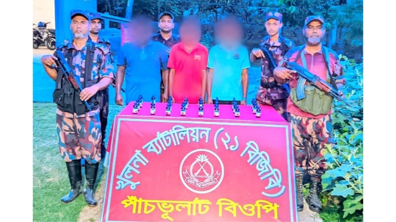 শার্শা সীমান্তে ভারতীয় এসকাফ সিরাপসহ আটক ৩