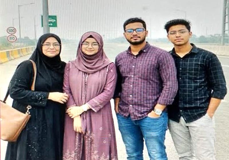 যশোরের ঝিকরগাছায় আহাজারি- প্রবাসফেরত ছেলেকে আনতে গিয়ে সড়কে ঝরে গেল মা, দুই ভাই-বোনসহ ৫ প্রাণ