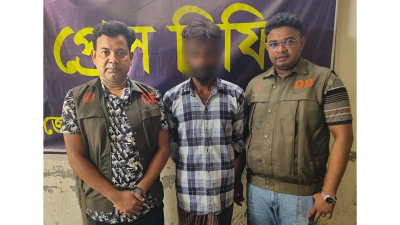 ঝিকরগাছায় ডিবির অভিযানে ১০০ ইয়াবাসহ যুবক আটক